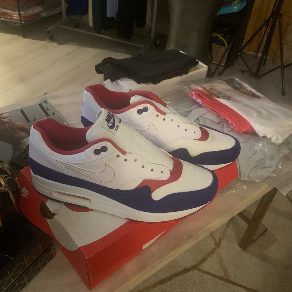 Gently worn Nike Air Max worn only once will update with more pictures later
